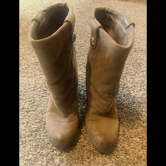 Vince Camuto Distressed Cuff boots - Picture 5 of 5